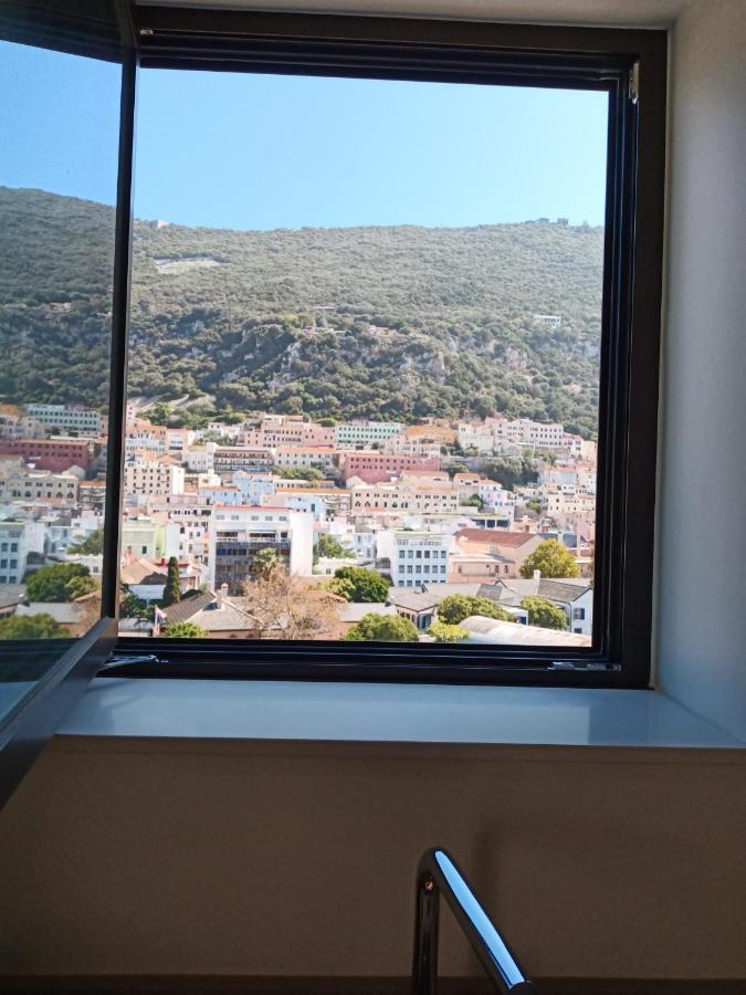 Kings Wharf Quay29 - Large Studio Apartment With 3 Pools - Gym - Rock Views - Holiday And Short Let Apartments In Гибралтар Екстериор снимка