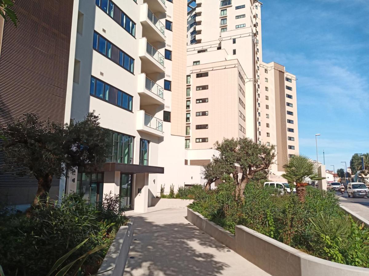 Kings Wharf Quay29 - Large Studio Apartment With 3 Pools - Gym - Rock Views - Holiday And Short Let Apartments In Гибралтар Екстериор снимка